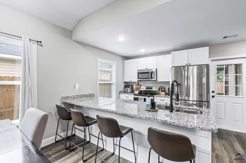 Kitchen - 124 N Sky Dr, Warner Robins, GA 31093 photo 1 of 4