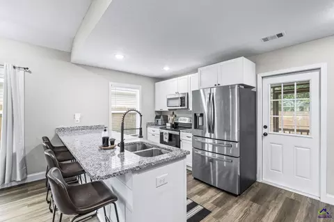 Kitchen - 124 N Sky Dr, Warner Robins, GA 31093 photo 2 of 4