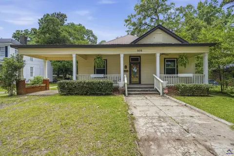 202 Everett Sq, Fort Valley, GA 31030