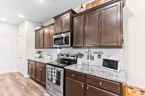 Kitchen - 212 Tyndall Way, Perry, GA 31069 photo 3 of 4