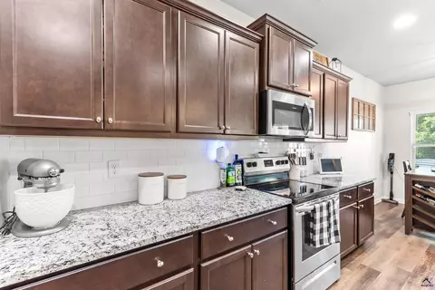 Kitchen - 212 Tyndall Way, Perry, GA 31069 photo 4 of 4