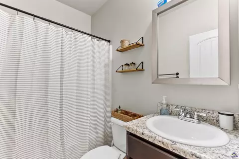 Bath - 212 Tyndall Way, Perry, GA 31069 photo 1 of 5