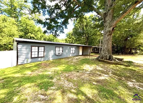 11 Marion Dr, Fort Valley, GA 31030