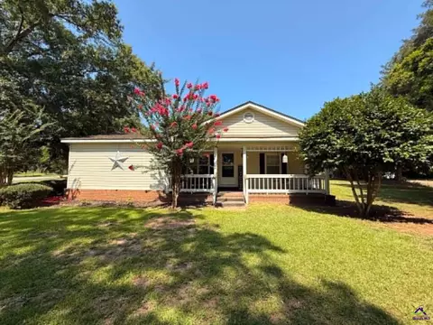 715 Grovania Rd, Hawkinsville, GA 31036