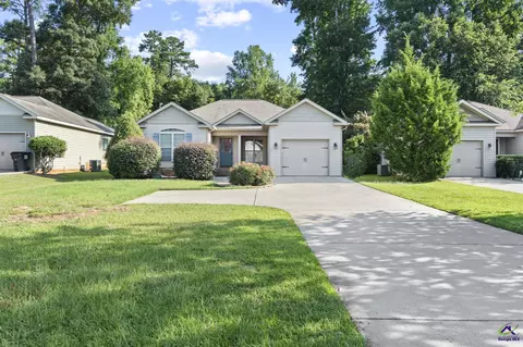 504 Leisure Lake Dr, Warner Robins, GA 31088