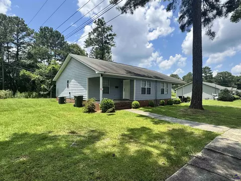 106 S Montrose St, Fort Valley, GA 31030
