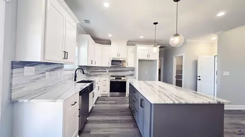 Kitchen - 302 Firelight Way, Byron, GA 31008 photo 1 of 2