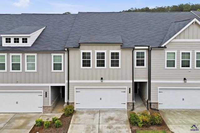230 Point Place Dr, Loganville, GA 30052