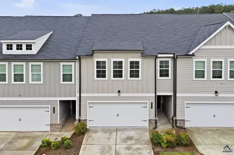 230 Point Place Dr, Loganville, GA 30052