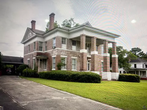35 Kibbee St, Hawkinsville, GA 31036