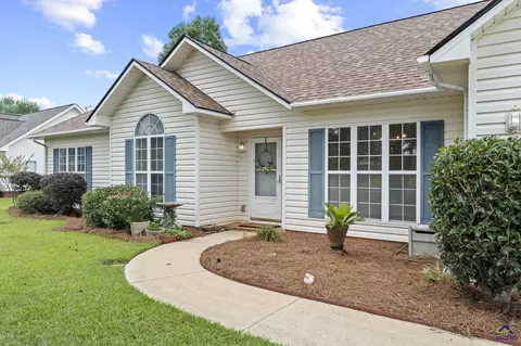 141 Spring Chase Cir, Kathleen, GA 31047
