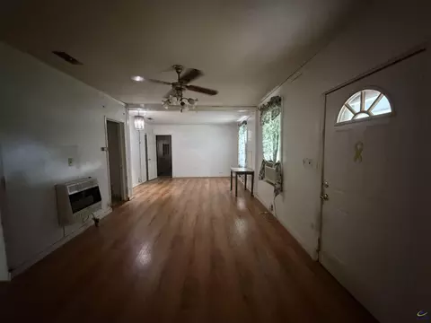 Living - 601 Keene Ave, Oglethorpe, GA 31068 photo 9 of 17