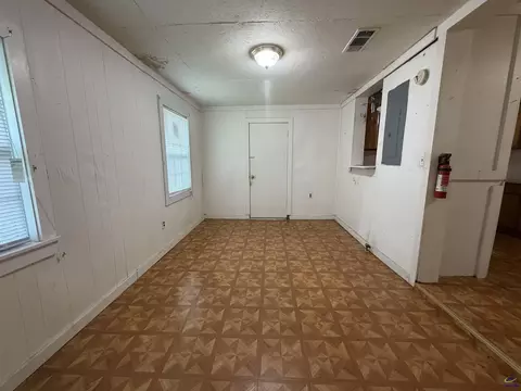 Living - 601 Keene Ave, Oglethorpe, GA 31068 photo 10 of 17