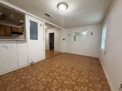 Living - 601 Keene Ave, Oglethorpe, GA 31068 photo 11 of 17