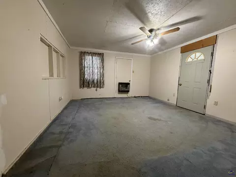 Living - 601 Keene Ave, Oglethorpe, GA 31068 photo 13 of 17