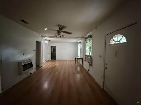 Living - 601 Keene Ave, Oglethorpe, GA 31068 photo 5 of 17