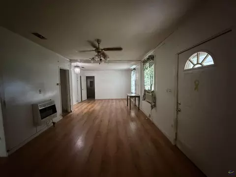 Living - 601 Keene Ave, Oglethorpe, GA 31068 photo 8 of 17