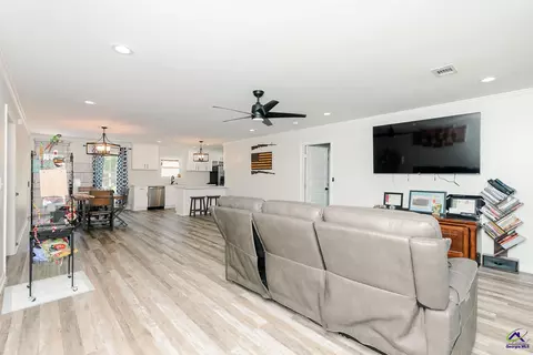 Living - 595 Flathead Rd, Vienna, GA 31092 photo 2 of 2