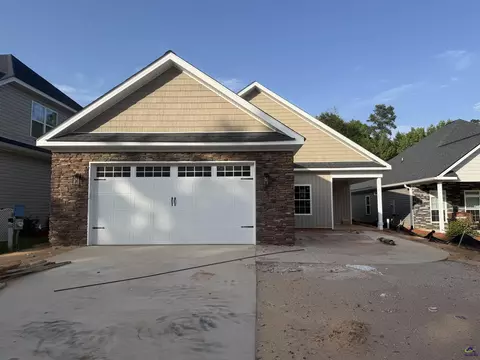 110 Fairway Oaks Dr, Perry, GA 31069