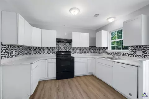 4216 W Oak Dr, Macon, GA 31210
