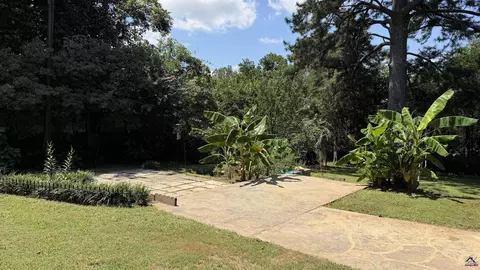 Exterior - 910 Laurel Ave, Macon, GA 31211 photo 5 of 11