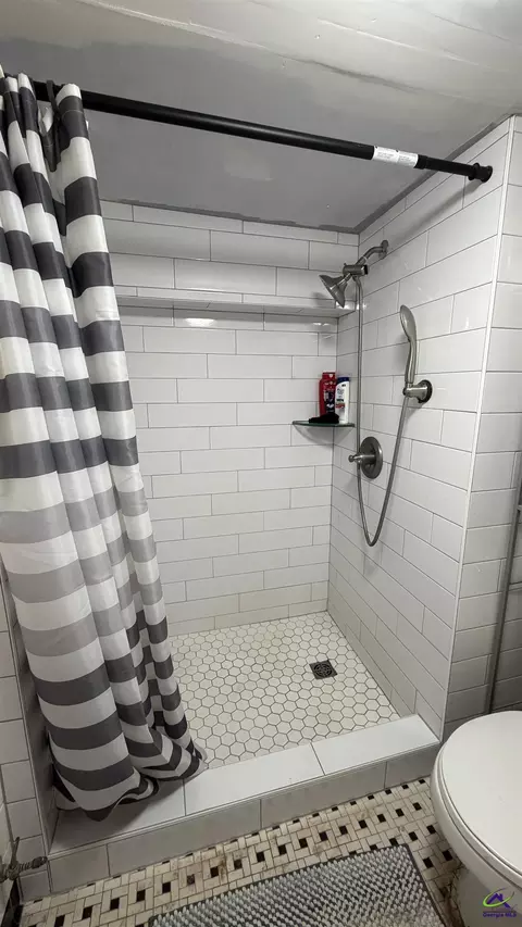 Bath - 910 Laurel Ave, Macon, GA 31211 photo 8 of 10