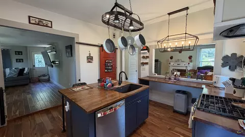 Kitchen - 910 Laurel Ave, Macon, GA 31211 photo 3 of 7