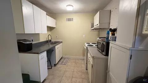 Kitchen - 910 Laurel Ave, Macon, GA 31211 photo 5 of 6