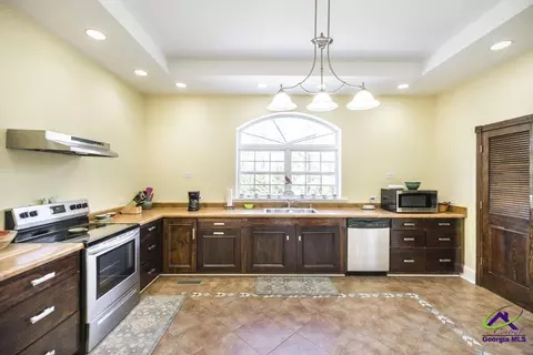Kitchen - 344 Evans Mill Cir, Roberta, GA 31078 photo 2 of 4