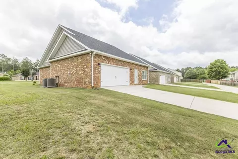 Exterior - 309 Charles Gray Blvd, Perry, GA 31069 photo 7 of 9