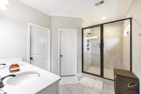 Bath - 309 Charles Gray Blvd, Perry, GA 31069 photo 2 of 3