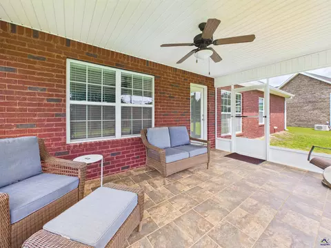 Exterior - 406 Stonebrook Cir, Byron, GA 31008 photo 4 of 14