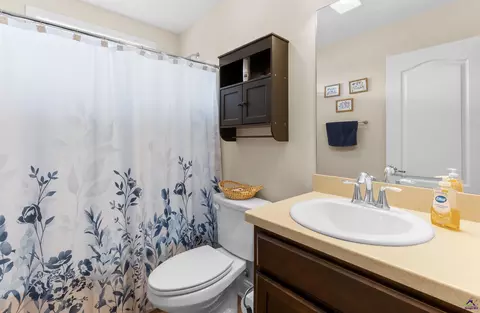 Bath - 406 Stonebrook Cir, Byron, GA 31008 photo 3 of 3
