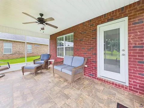 Exterior - 406 Stonebrook Cir, Byron, GA 31008 photo 5 of 14