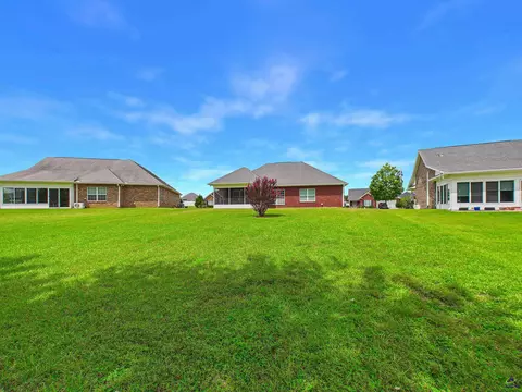 Exterior - 406 Stonebrook Cir, Byron, GA 31008 photo 13 of 14