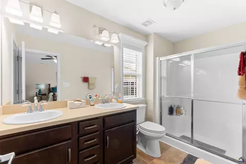 Bath - 406 Stonebrook Cir, Byron, GA 31008 photo 1 of 3
