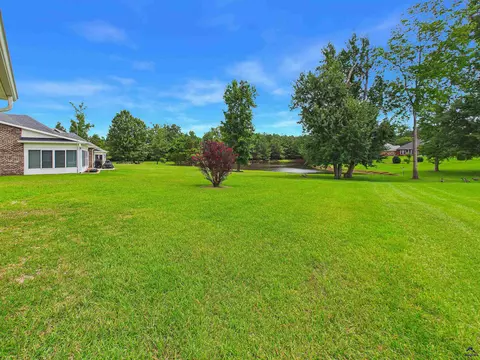 Exterior - 406 Stonebrook Cir, Byron, GA 31008 photo 7 of 14