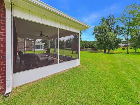 Exterior - 406 Stonebrook Cir, Byron, GA 31008 photo 6 of 14