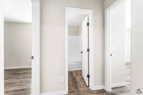 Entry Way - 120 Jaybee Dr, Warner Robins, GA 31088 photo 3 of 3