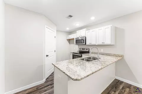 Kitchen - 120 Jaybee Dr, Warner Robins, GA 31088 photo 1 of 2