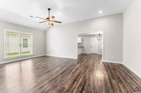 Living - 120 Jaybee Dr, Warner Robins, GA 31088 photo 1 of 3