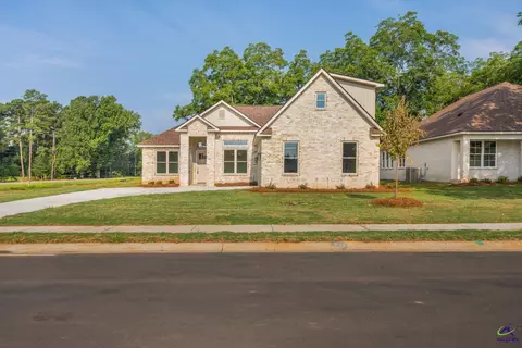 1 Pleasant Oaks Dr, Perry, GA 31069