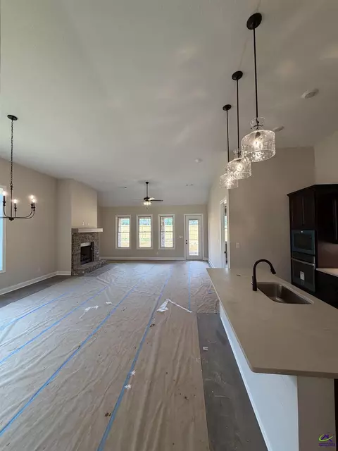Living - 2 Pleasant Oaks Dr, Perry, GA 31069 photo 1 of 4
