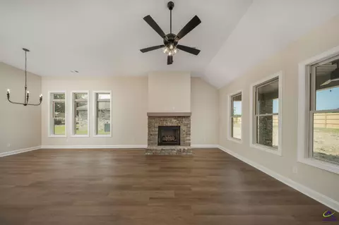 Living - 2 Pleasant Oaks Dr, Perry, GA 31069 photo 9 of 9