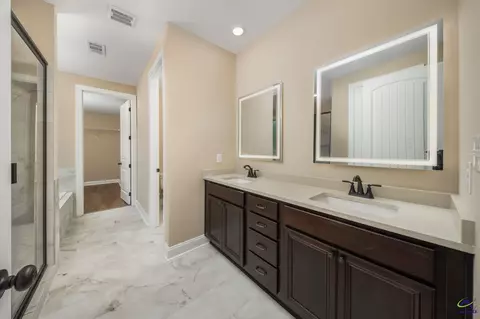 Entry Way - 2 Pleasant Oaks Dr, Perry, GA 31069 photo 4 of 5
