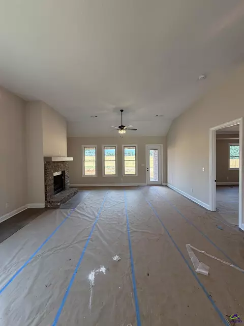 Living - 2 Pleasant Oaks Dr, Perry, GA 31069 photo 4 of 4