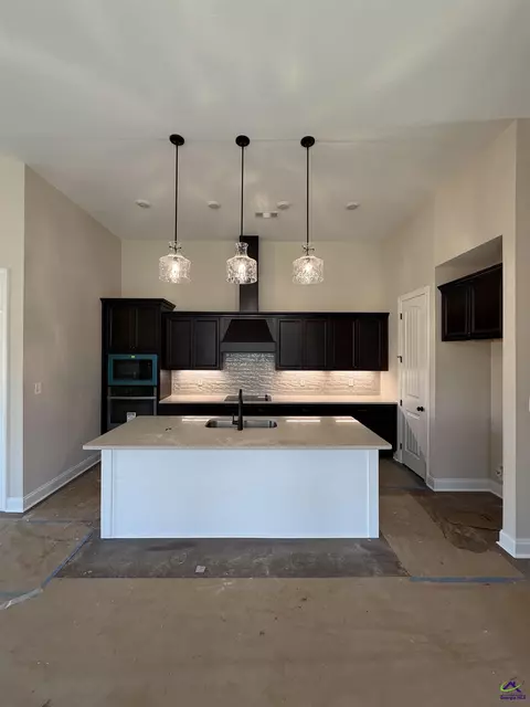 Kitchen - 2 Pleasant Oaks Dr, Perry, GA 31069 photo 1 of 2