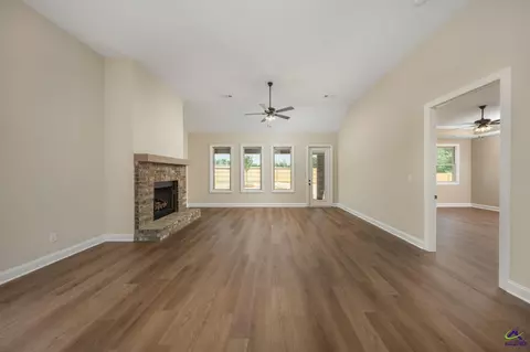 Living - 2 Pleasant Oaks Dr, Perry, GA 31069 photo 5 of 9