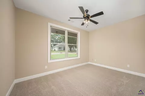 Bedroom - 2 Pleasant Oaks Dr, Perry, GA 31069 photo 2 of 4