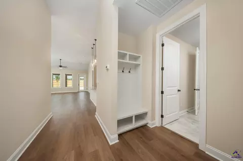 Entry Way - 2 Pleasant Oaks Dr, Perry, GA 31069 photo 1 of 5